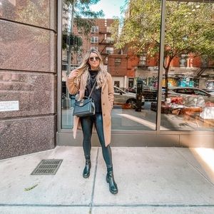 Meet your Posher, Lavinia